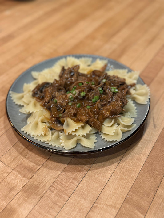 Porc effiloché style stroganoff